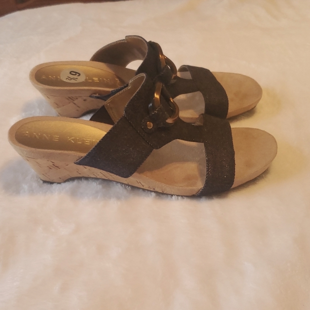 ANNE KLEIN iflex denim slip on sandals with kork heel Size 6.5